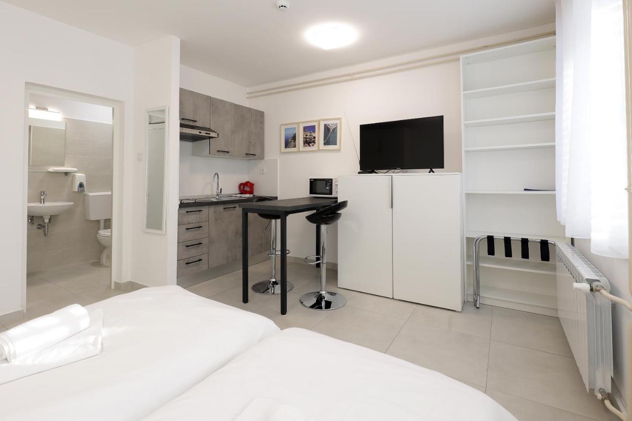 Rijeka Budget Rooms エクステリア 写真
